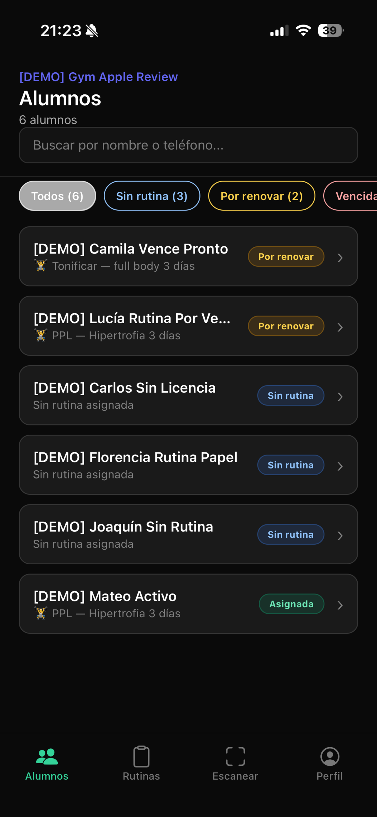 Vista del profesor: lista de alumnos con badges de rutina y membresía